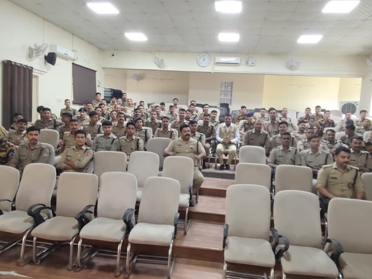 1791936771_349_डॉ-नरेश-चौधरी-ने-600-पुलिस-अधिकारियोंकर्मचारियों-एवं-प्रशिक्षु-पुलिस.jpg