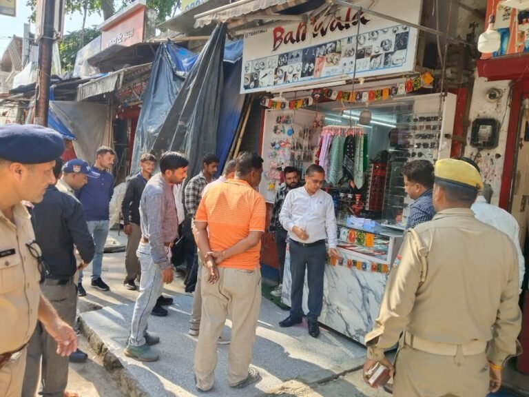 1792236528_792_जिलाधिकारी-मयूर-दीक्षित-के-निर्देशन-में-अवैध-अतिक्रमण-के-खिलाफ-निरंतर.jpeg