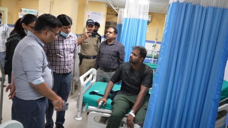 1792253113_200_टेम्पो-ट्रैवलर-दुर्घटना-पर-जिला-प्रशासन-की-त्वरित-कार्रवाई-सभी.jpg