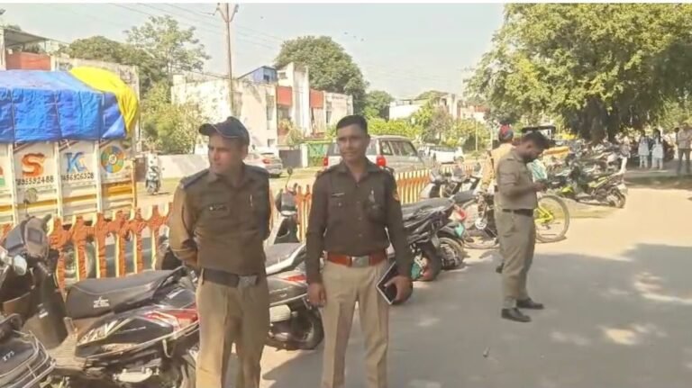 1792664457_36_जिलाधिकारी-मयूर-दीक्षित-के-निर्देश-पर-विद्यालयों-के-आसपास-परिवहन.jpeg