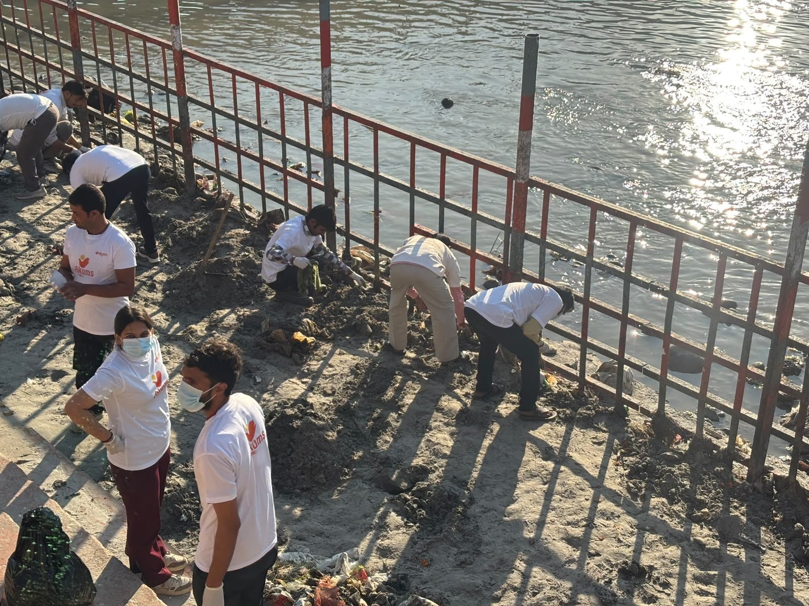 1792670400_327_मुख्यमंत्री-के-निर्देशों-के-अनुपालन-में-मेलाधिकारी-कुंभ-श्रीमती-सोनिका.jpg