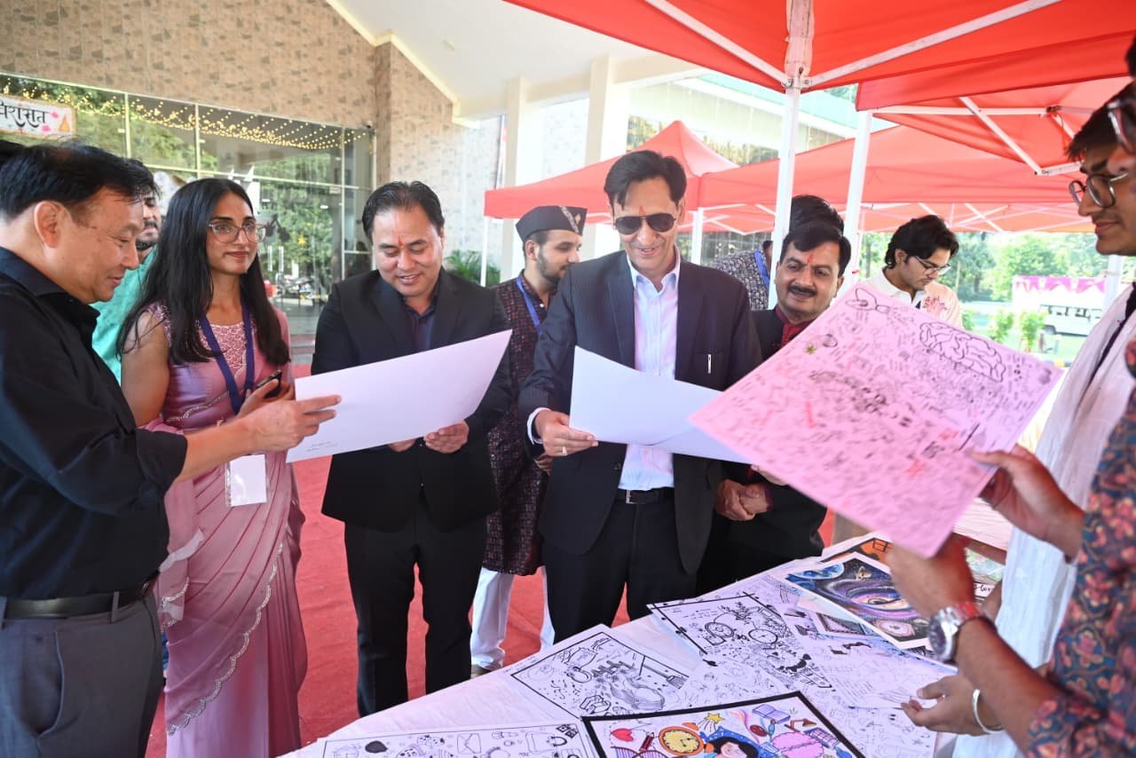 1792942368_14_आयुक्त-कुमाऊं-दीपक-रावत-ने-किया-राजकीय-मेडिकल-कॉलेज-के.jpeg
