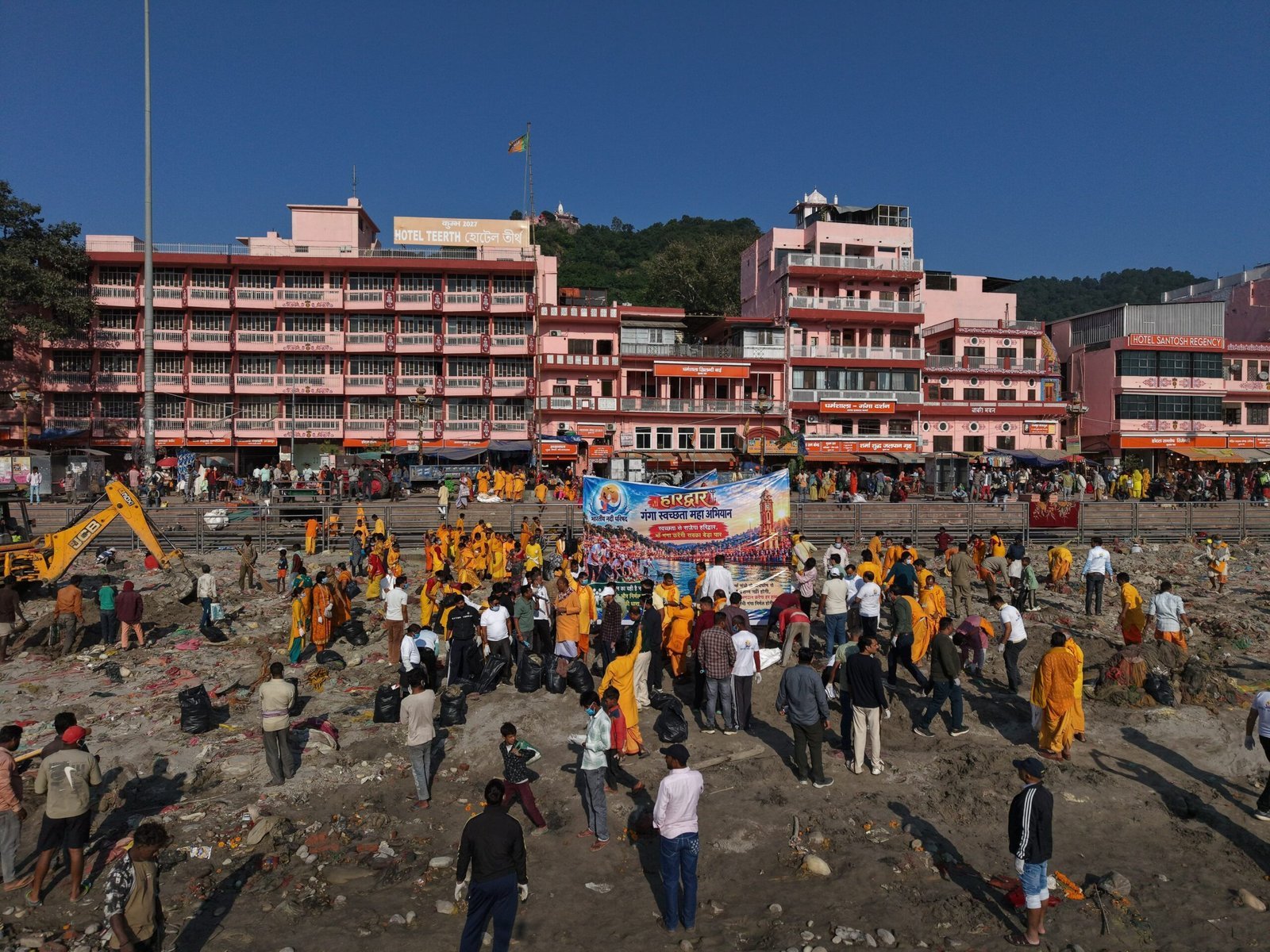 1793027025_71_मुख्यमंत्री-के-निर्देशों-के-अनुपालन-में-मेलाधिकारी-कुंभ-श्रीमती-सोनिका.jpg