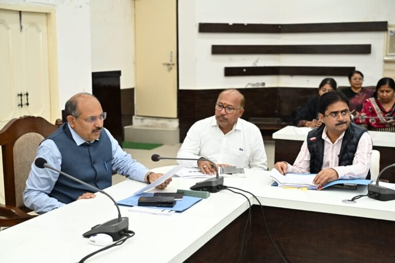 1793357219_316_विकसित-उत्तराखण्ड-विजन-2047-को-लेकर-मुख्य-विकास-अधिकारी-ने-ली.jpeg
