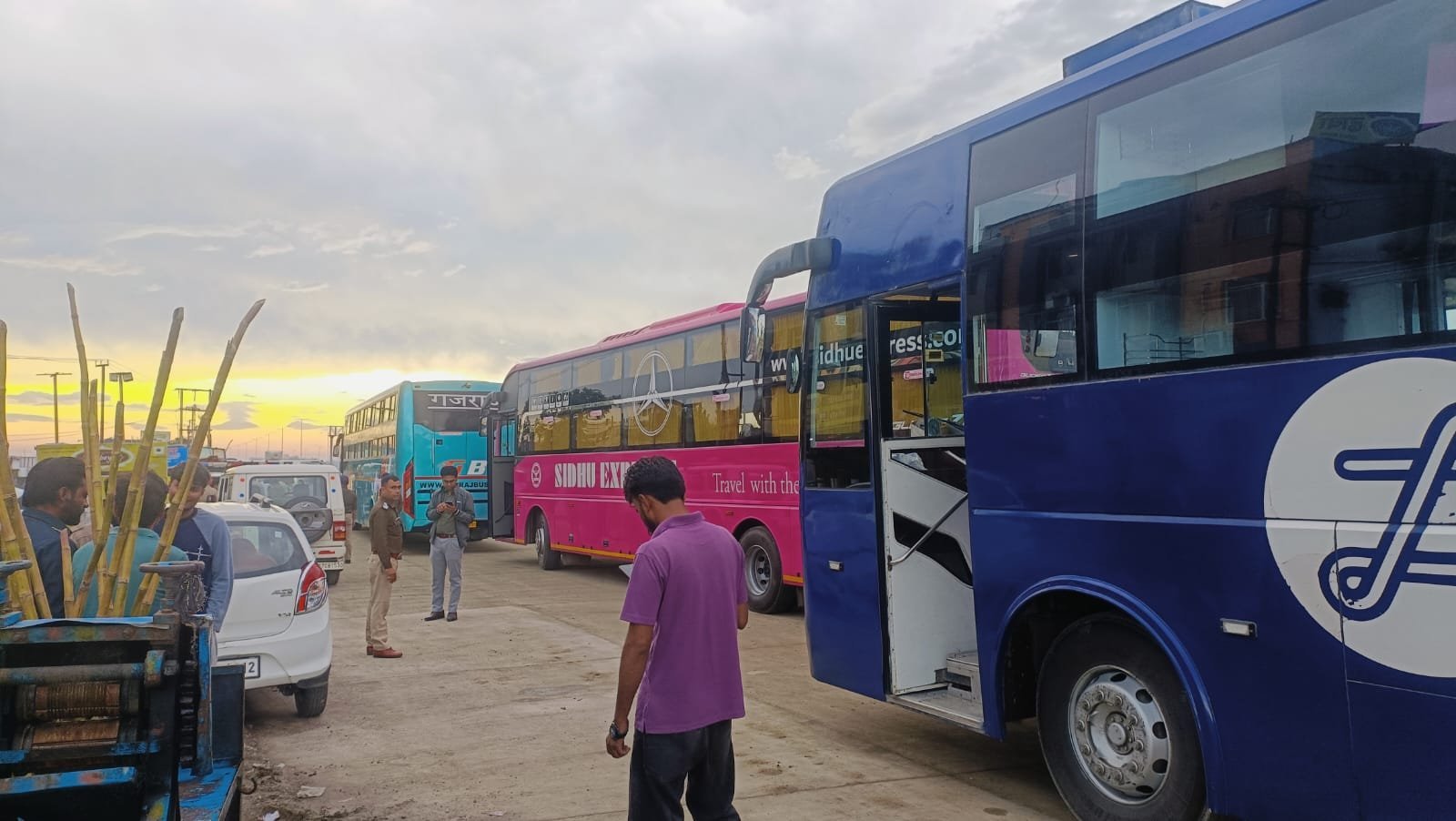 1793360033_112_हरिद्वार-में-परिवहन-विभाग-का-व्यापक-चेकिंग-अभियान-120-चालान.jpg