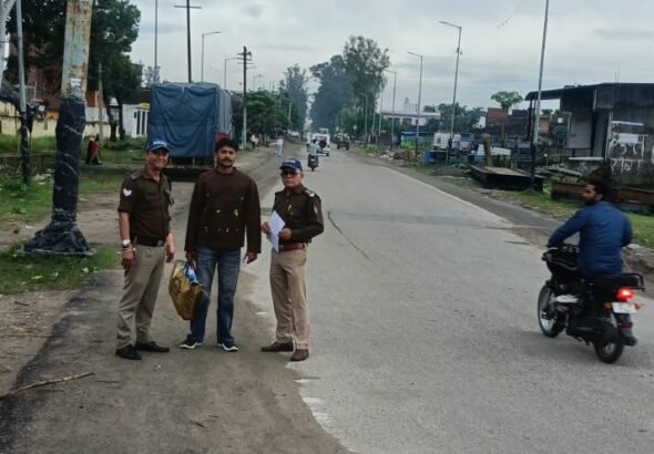 1793378088_16_जरायम-पेशेवर-को-हरिद्वार-पुलिस-ने-दिखाया-जिले-से-बाहर.jpg